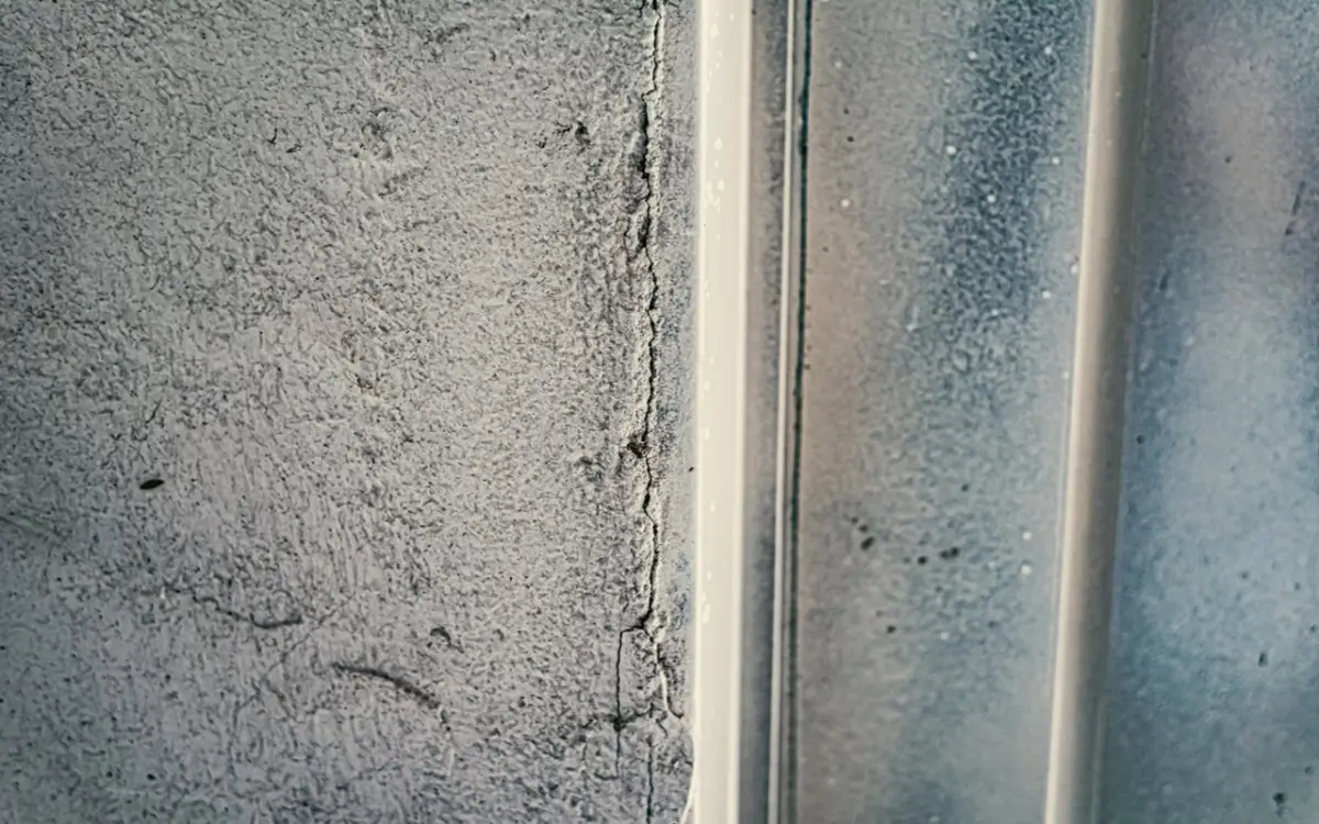 Perché si formano le crepe nei muri? Ecco quando devi preoccuparti